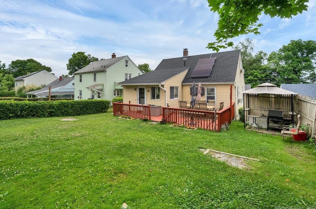 38 Douglas Ave, Waterbury CT  06708-2727 exterior