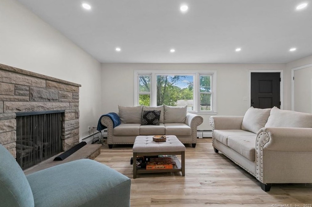 64 Parkview St, Meriden CT  06451-5235 exterior
