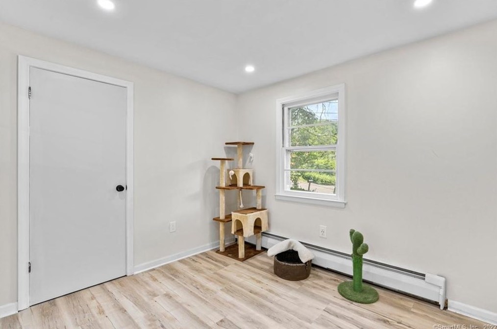64 Parkview St, Meriden CT  06451-5235 exterior