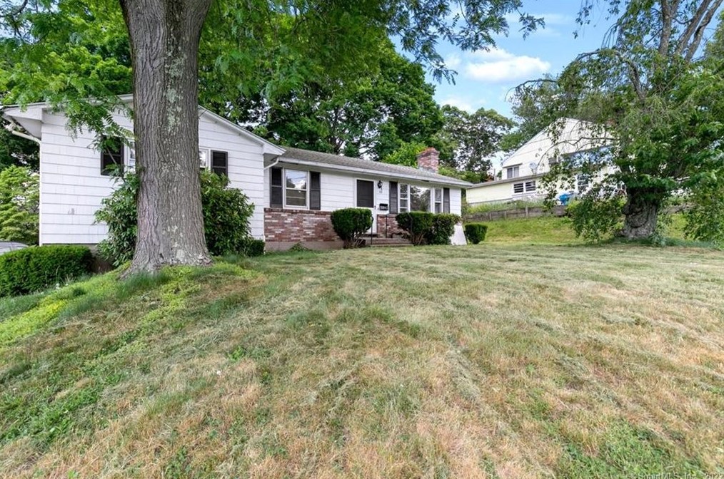 64 Parkview St, Meriden CT  06451-5235 exterior
