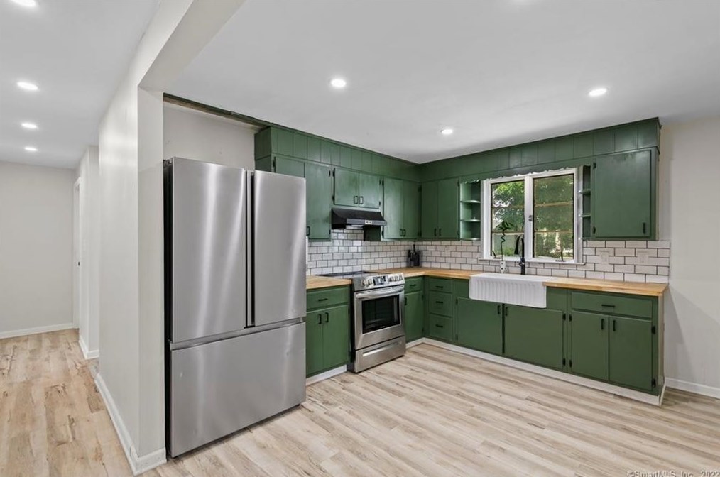 64 Parkview St, Meriden CT  06451-5235 exterior