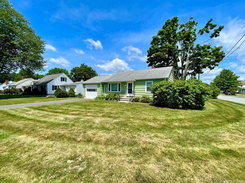 37 Maplewood St, Fenwick CT  06475-2131 exterior