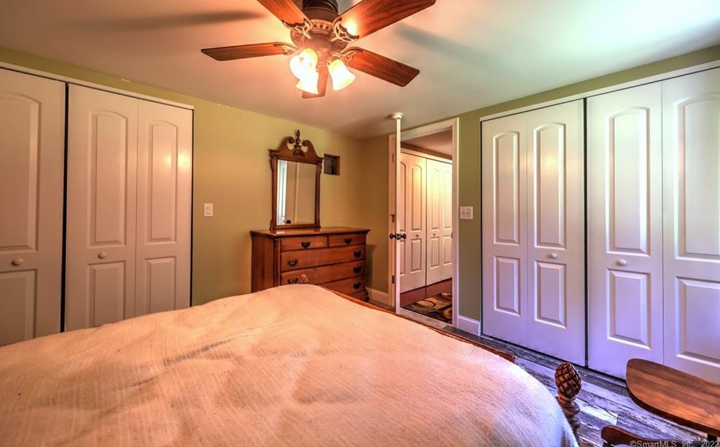 37 Acorn Hl Rd, New Haven CT 06525-1019 exterior