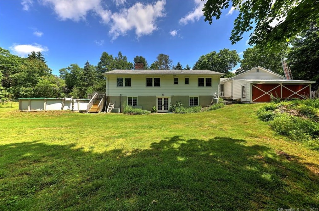 37 Acorn Hl Rd, New Haven CT 06525-1019 exterior