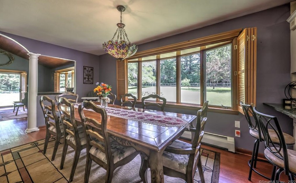 37 Acorn Hl Rd, New Haven CT 06525-1019 exterior