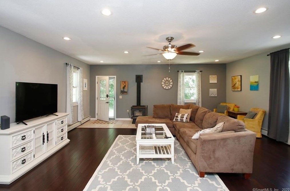 168 Hill Rd, Collinsville CT  06019-2242 exterior