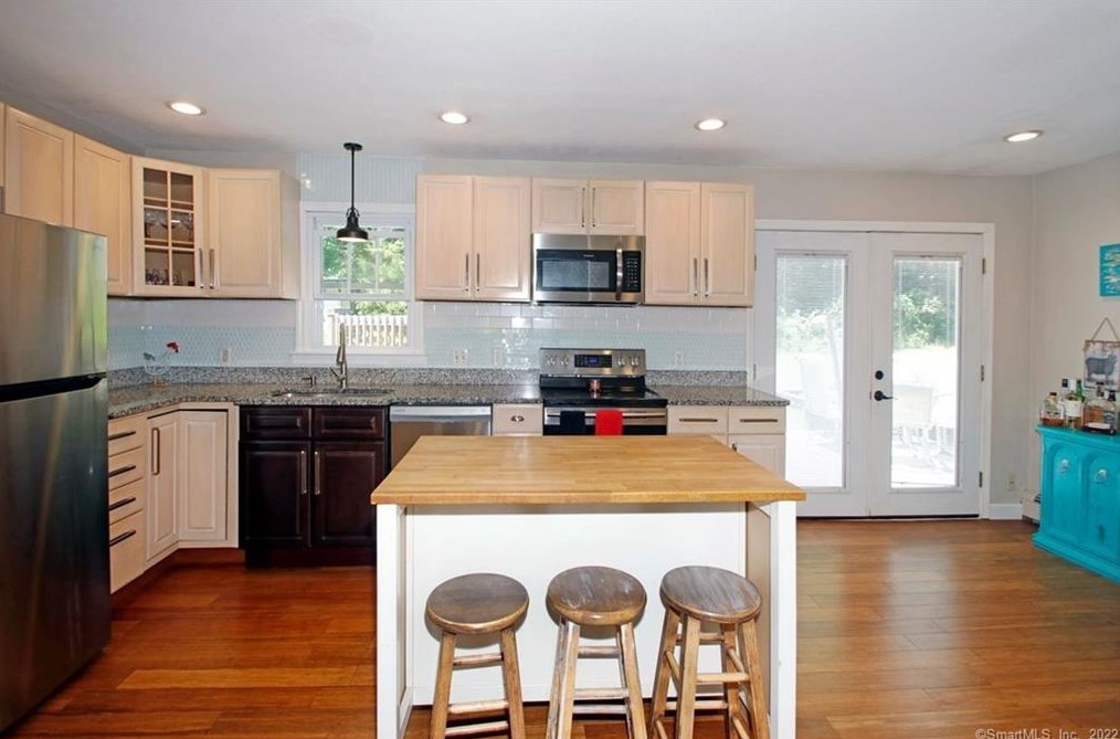 168 Hill Rd, Collinsville CT  06019-2242 exterior