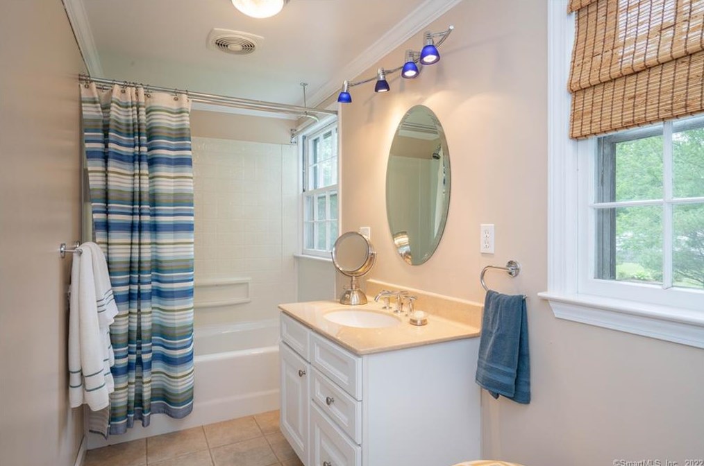 85 Brainard Rd, Hartford CT 06114-1601 exterior