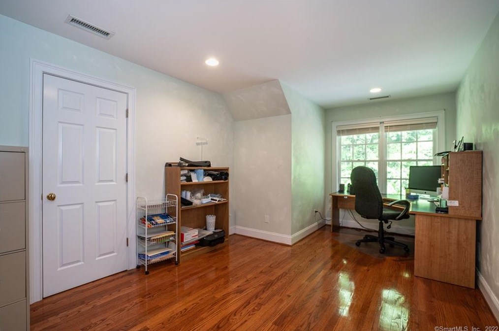 41 Brian Ln, Avon CT 06001-3530 exterior