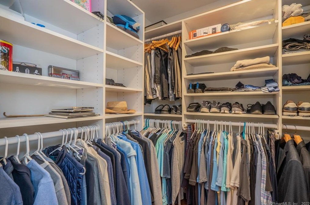 41 Brian Ln, Avon CT 06001-3530 exterior