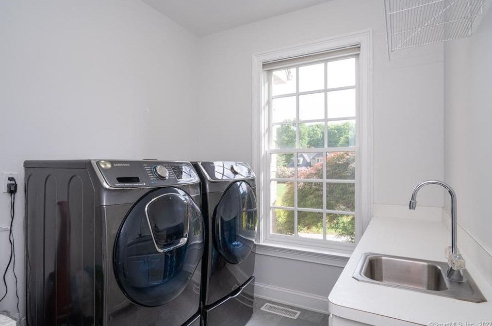 41 Brian Ln, Avon CT 06001-3530 exterior