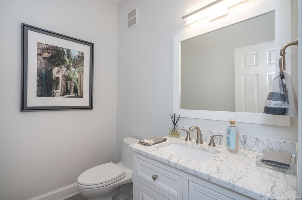 41 Brian Ln, Avon CT 06001-3530 exterior