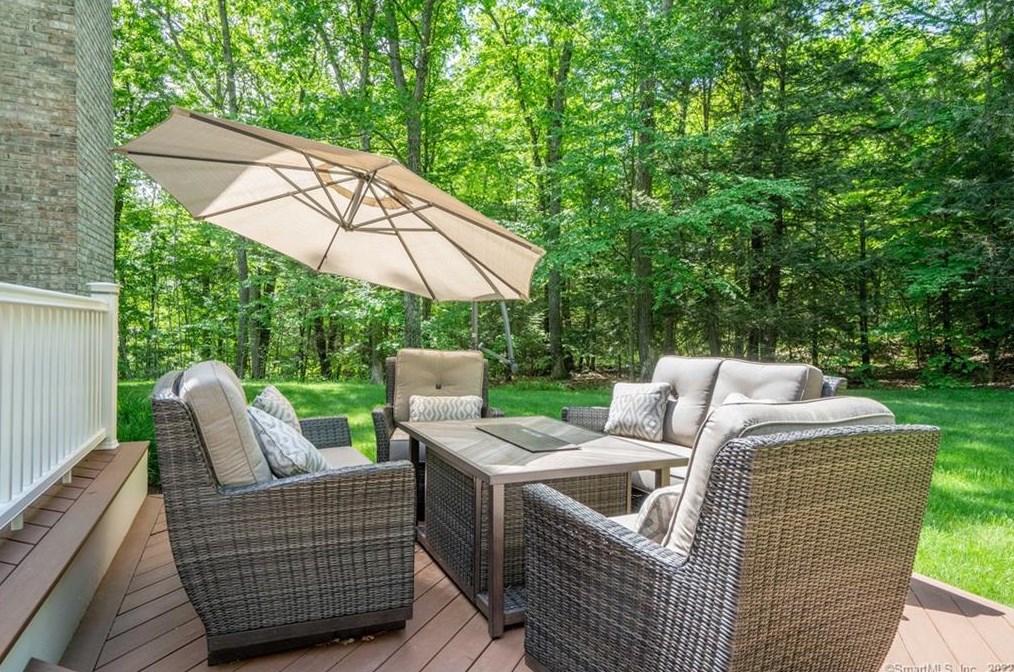 41 Brian Ln, Avon CT 06001-3530 exterior