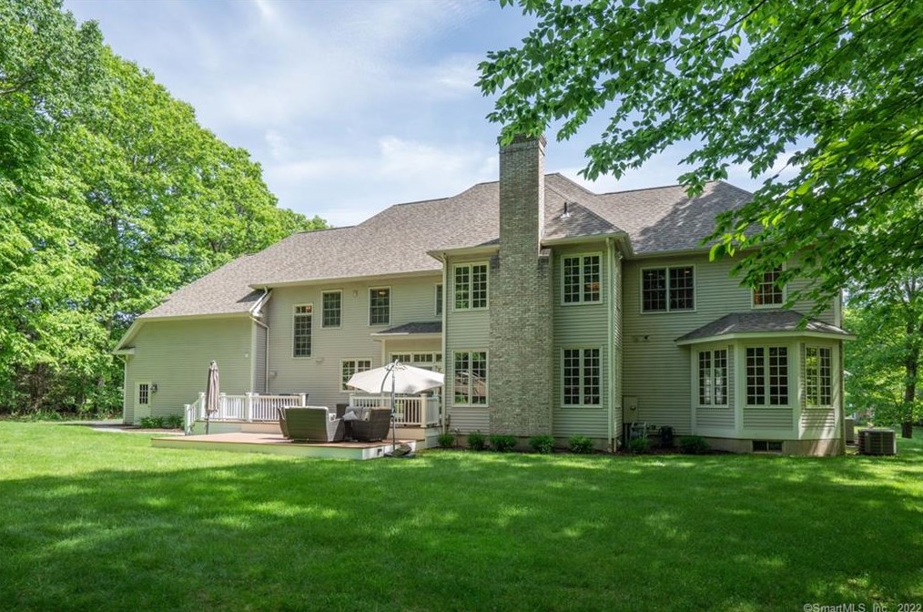 41 Brian Ln, Avon CT 06001-3530 exterior