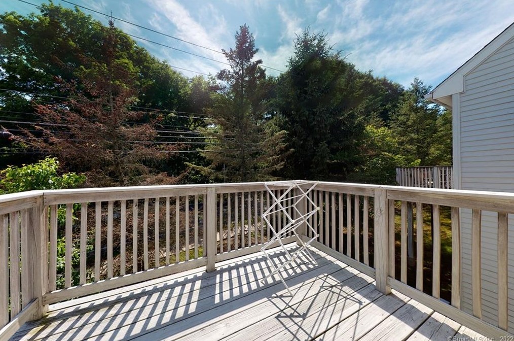 5 Mallory Sq, Danbury CT  06811-3745 exterior