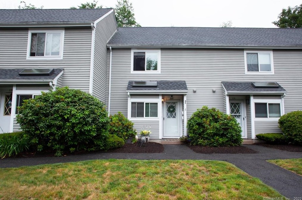 113 Hilltop Dr, Simsbury CT  06089-9675 exterior