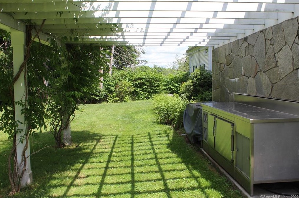 541 South St, Suffield CT  06078-2211 exterior