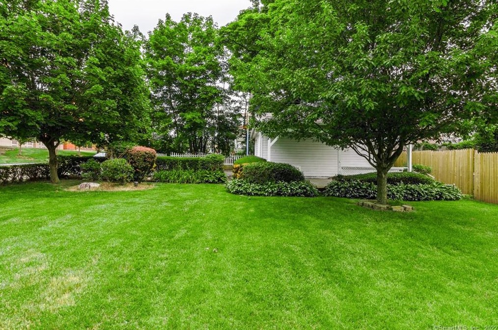 60 Palm St, Hartford CT 06112-1353 exterior