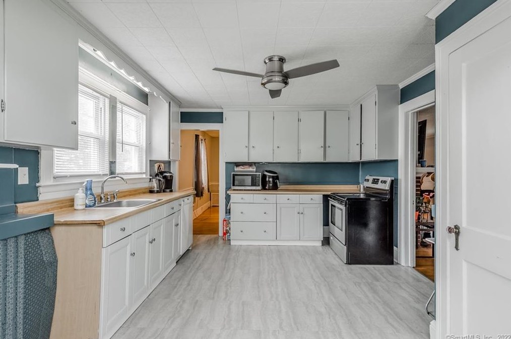 60 Palm St, Hartford CT 06112-1353 exterior