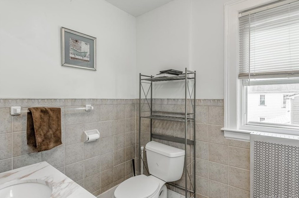 60 Palm St, Hartford CT 06112-1353 exterior