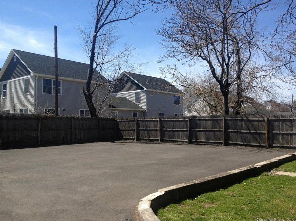 21 Brownell Ave, Hartford CT  06106-3302 exterior