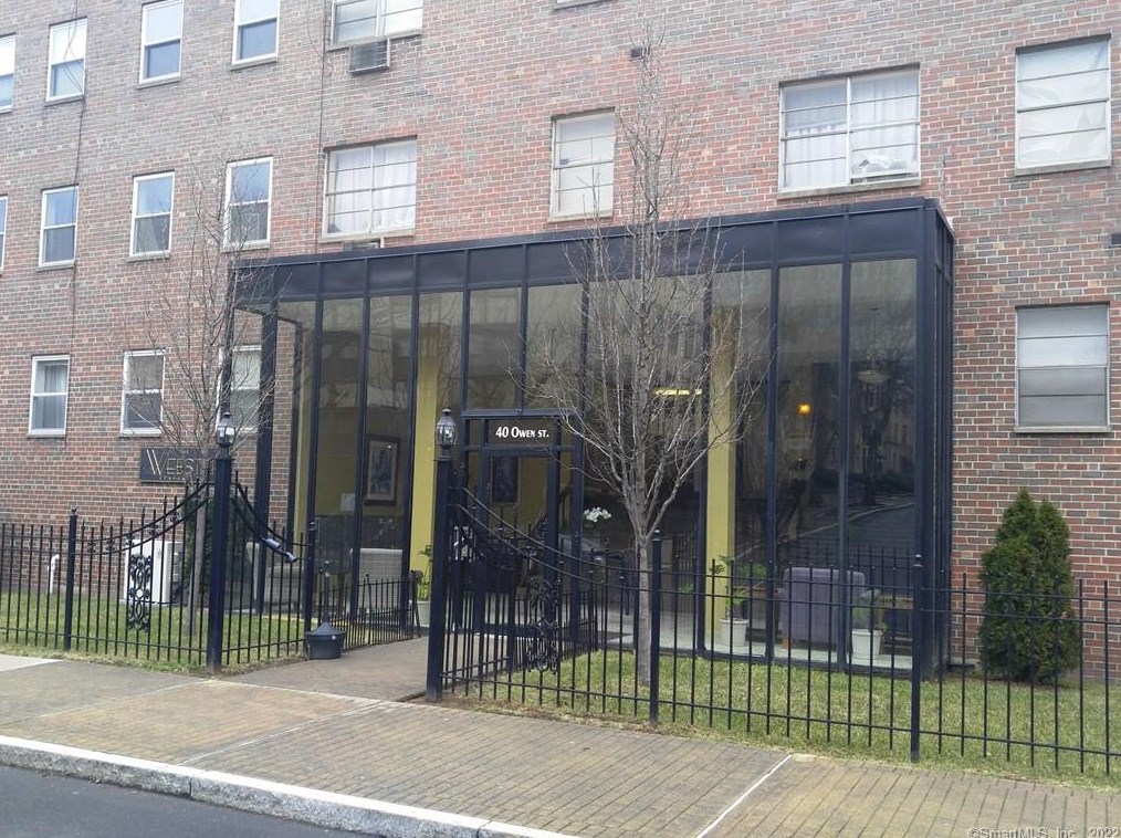 40 Owen St, Hartford CT  06105-3215 exterior