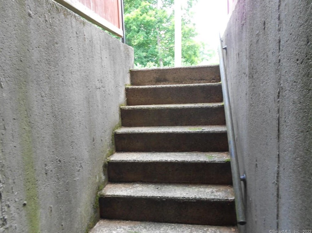 148 Centerbrook Rd, New Haven CT  06518-3402 exterior