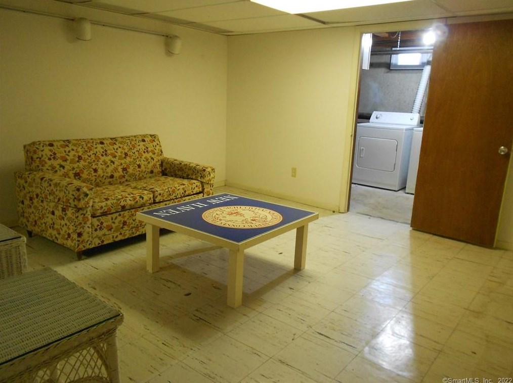 148 Centerbrook Rd, New Haven CT  06518-3402 exterior