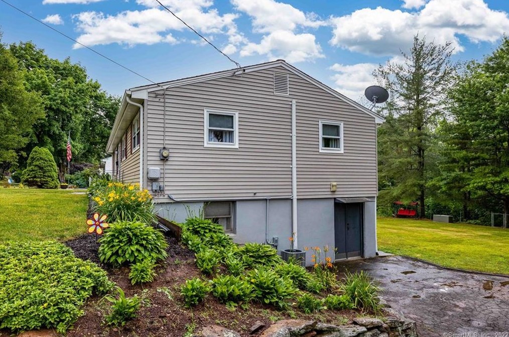 45 Henry Ave, Hartford CT  06111-3406 exterior