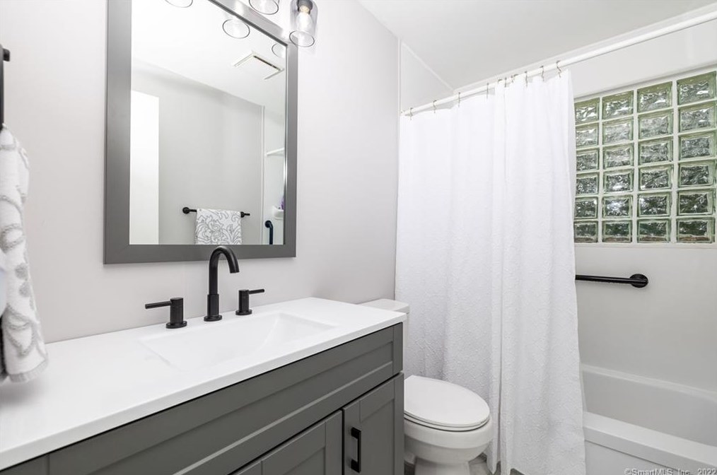 45 Henry Ave, Hartford CT  06111-3406 exterior