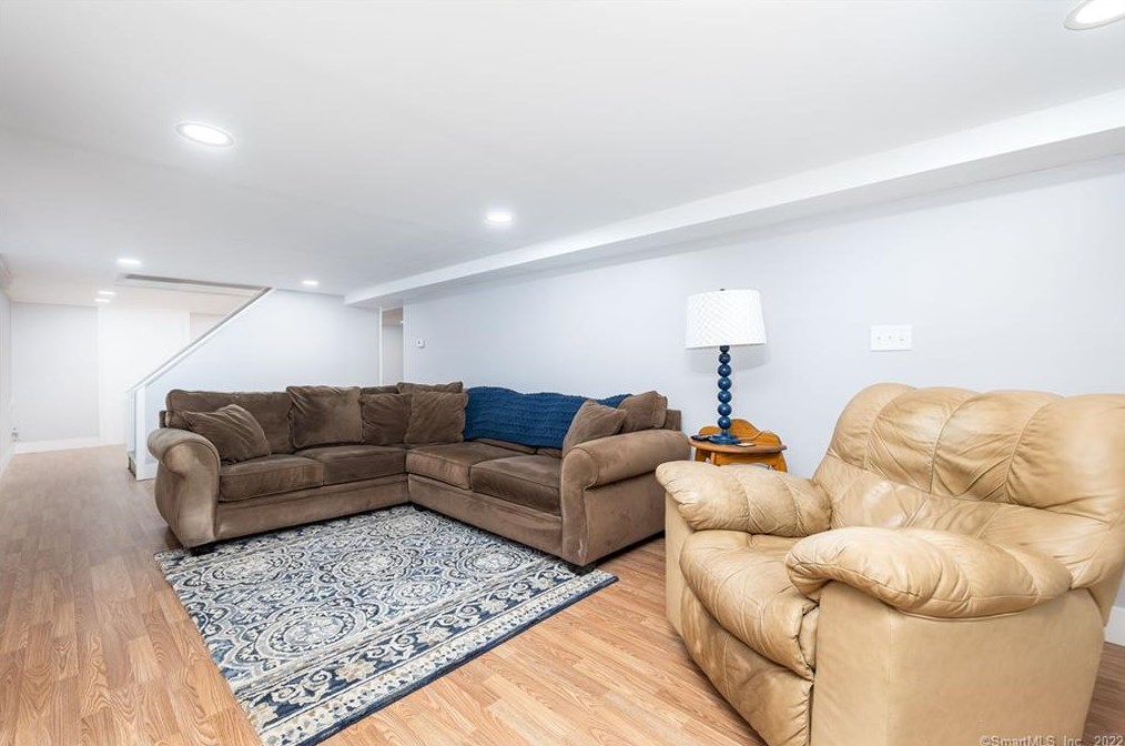 45 Henry Ave, Hartford CT  06111-3406 exterior