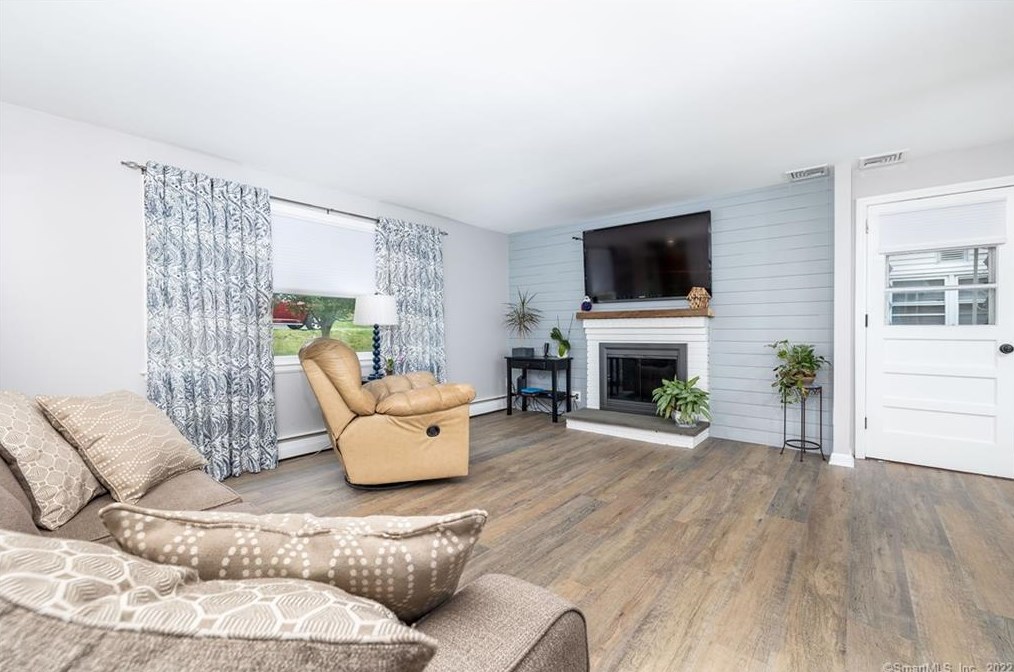 45 Henry Ave, Hartford CT  06111-3406 exterior