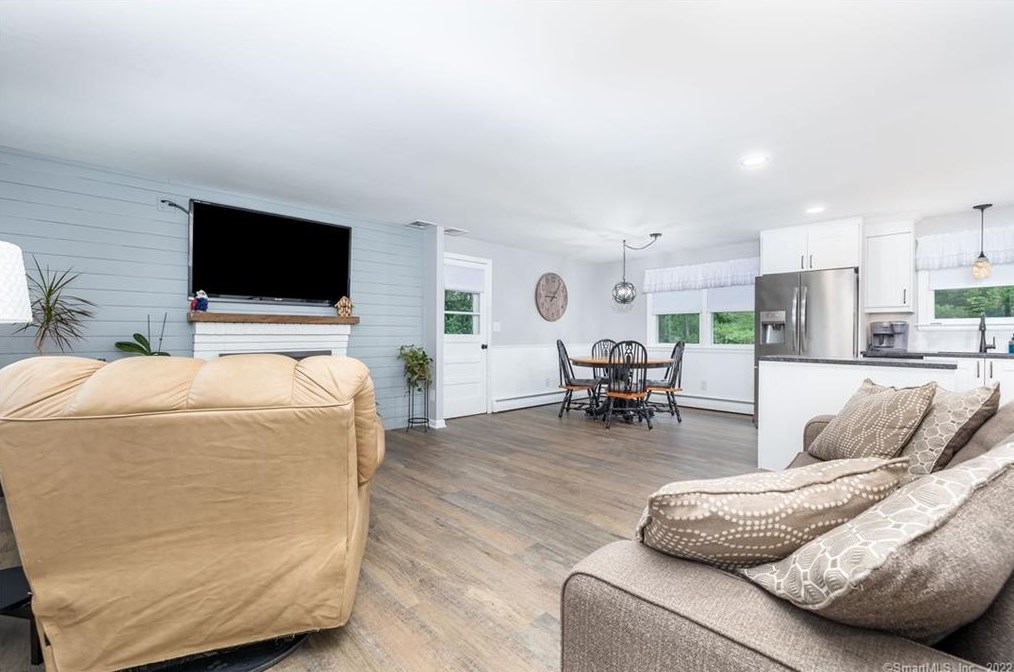 45 Henry Ave, Hartford CT  06111-3406 exterior