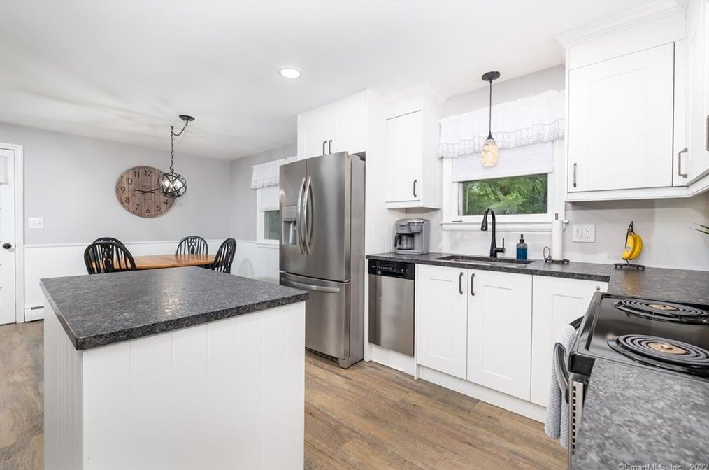 45 Henry Ave, Hartford CT  06111-3406 exterior