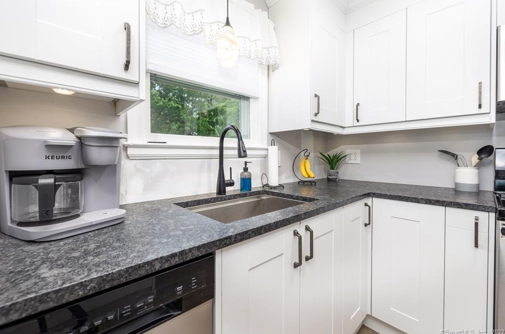 45 Henry Ave, Hartford CT  06111-3406 exterior