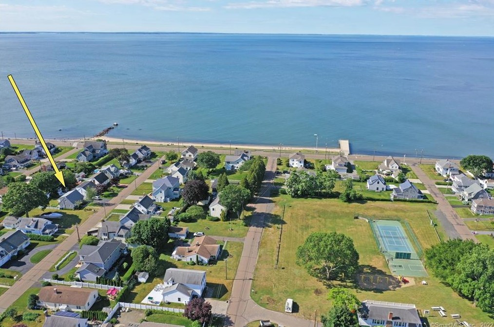 16 Neptune Dr, Fenwick CT  06475-2918 exterior