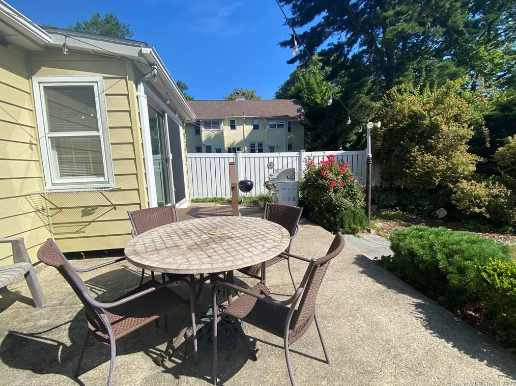 15 Beecher Pl, New Haven CT 06512-3904 exterior