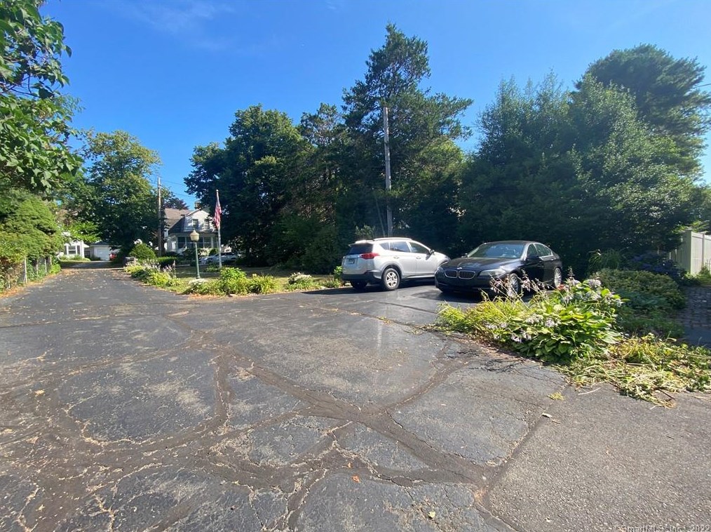 15 Beecher Pl, New Haven CT 06512-3904 exterior