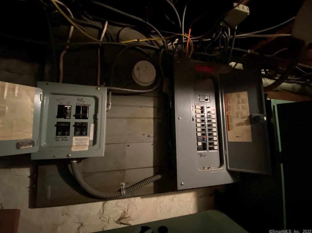 15 Beecher Pl, New Haven CT 06512-3904 exterior