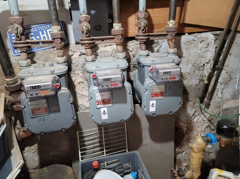 51 St, Hartford CT 06114-2642 exterior