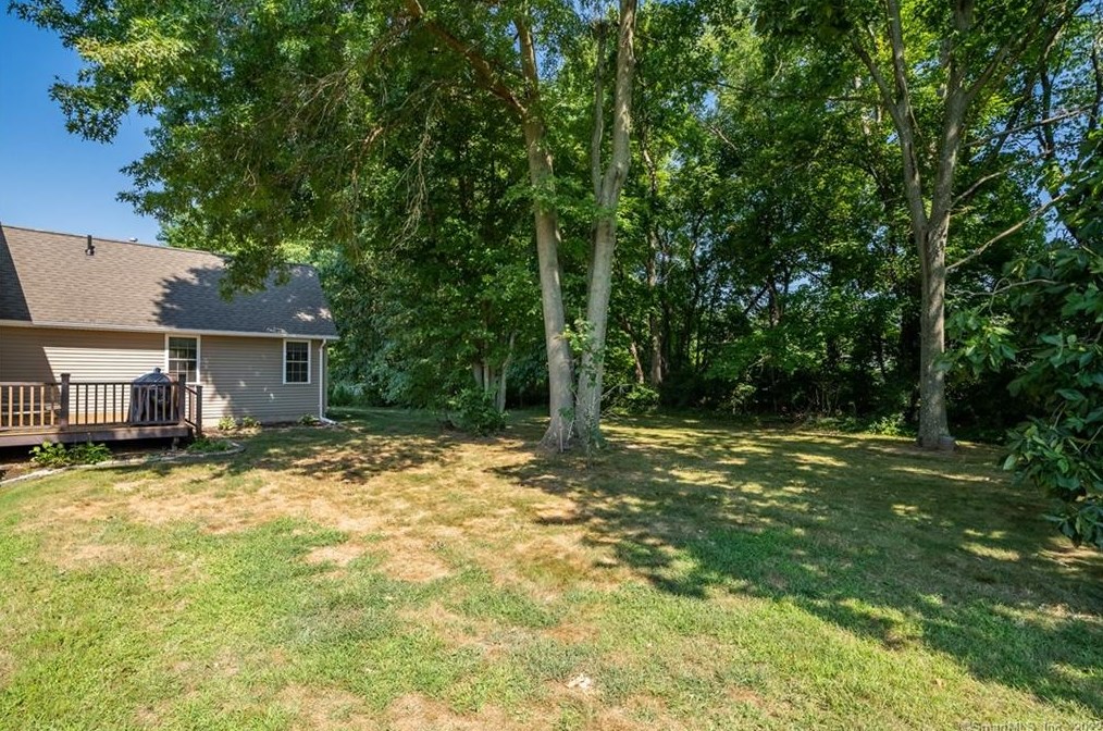 8 Dara Ln, Suffield CT 06078-2370 exterior