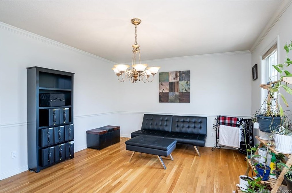 8 Dara Ln, Suffield CT 06078-2370 exterior