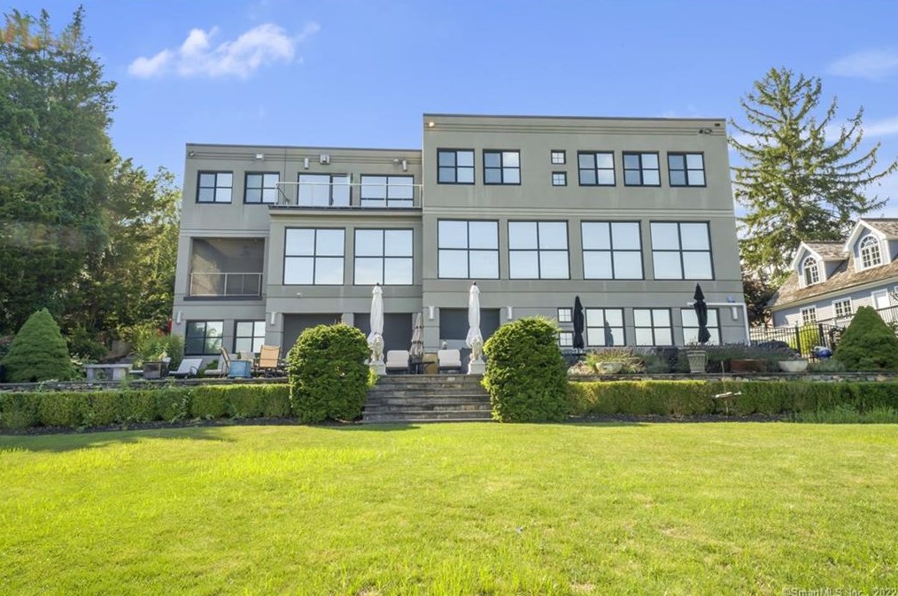 5050 Main St, Stratford CT  06614-1688 exterior