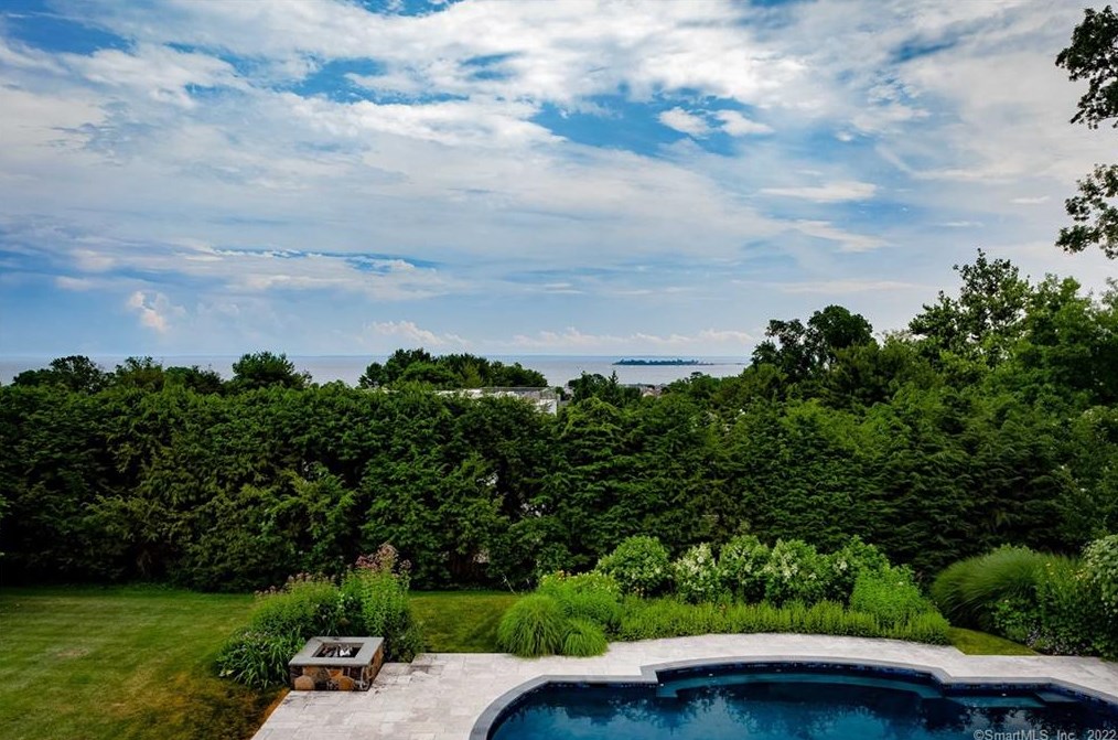 15 Bluewater Hl, Westport CT 06880-6505 exterior