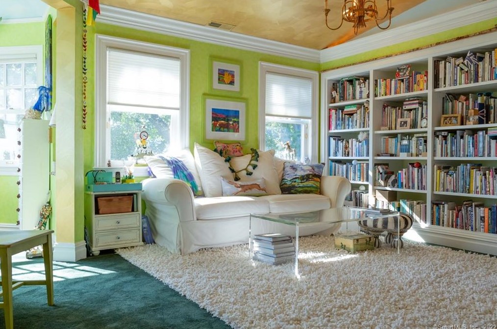 15 Bluewater Hl, Westport CT 06880-6505 exterior