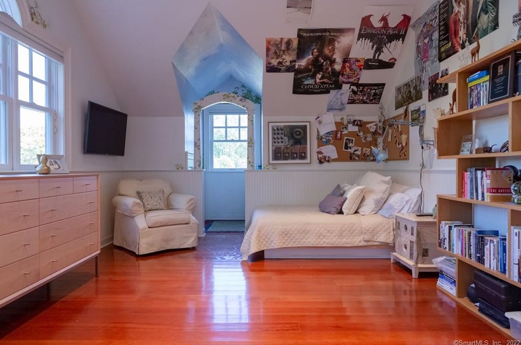 15 Bluewater Hl, Westport CT 06880-6505 exterior