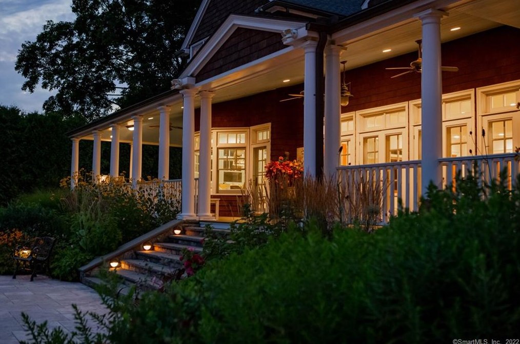 15 Bluewater Hl, Westport CT 06880-6505 exterior