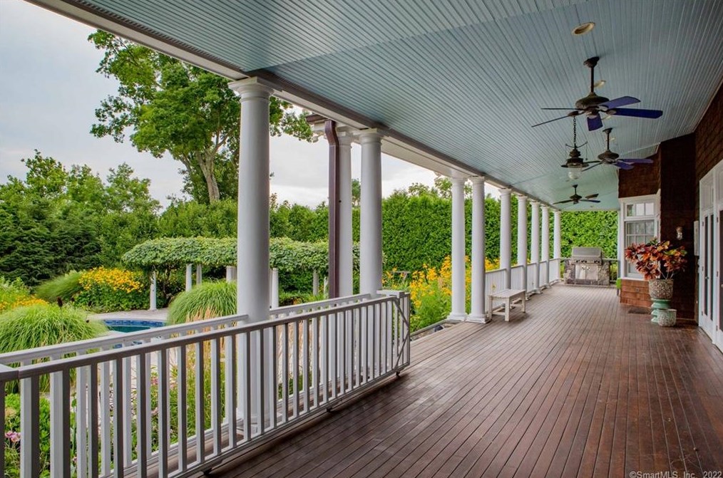 15 Bluewater Hl, Westport CT 06880-6505 exterior