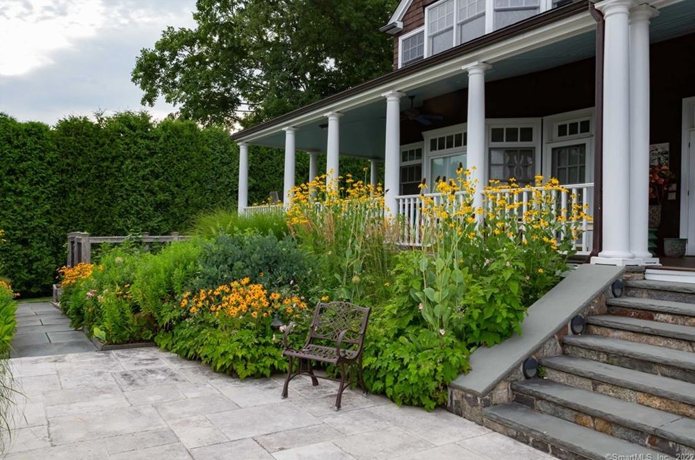 15 Bluewater Hl, Westport CT 06880-6505 exterior