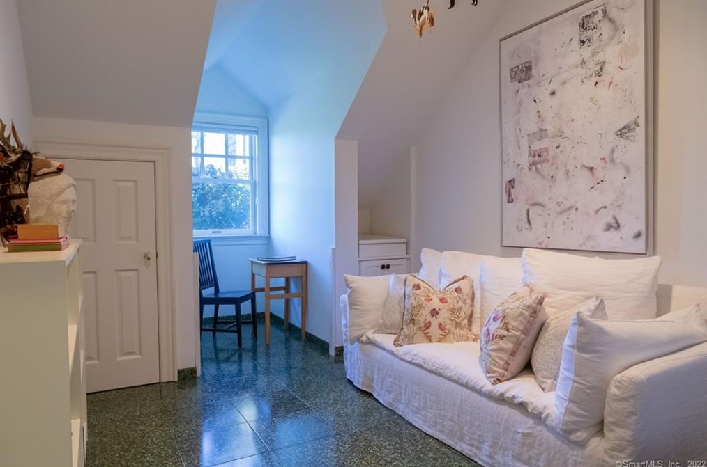 15 Bluewater Hl, Westport CT 06880-6505 exterior